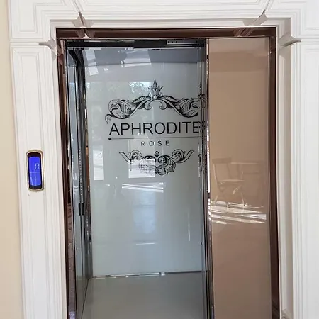 Aphrodite Rose דירה